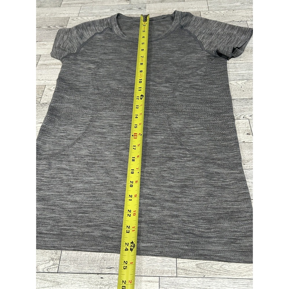 Lululemon Size 6 Heathered Gray Swiftly Tech Short Sleeve Top Workout Run Active - Picture 8 of 8